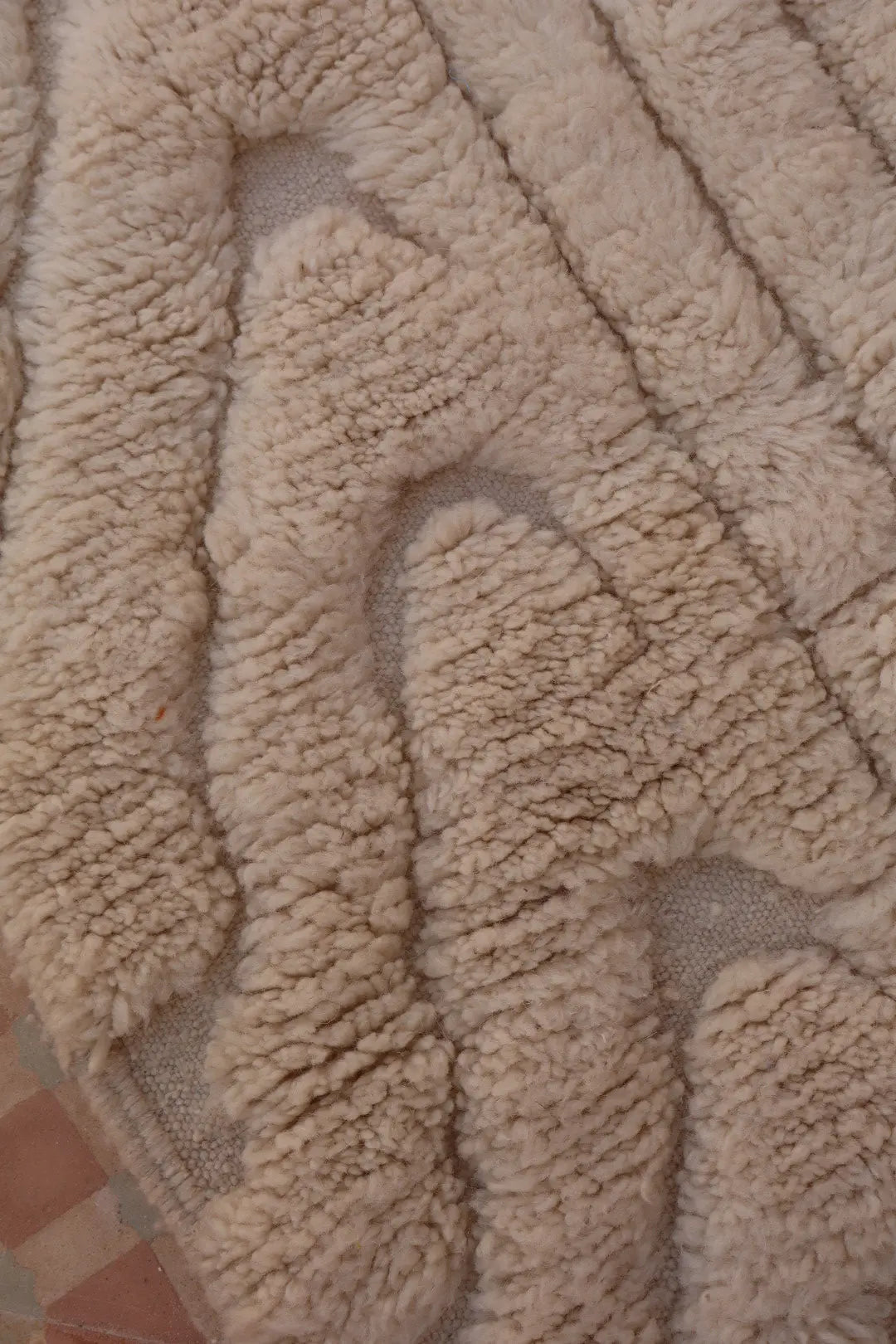 Tapis Berbère de Couloir Béni Ouarain Blanc Moderne à Reliefs Qualité Supérieure- 315 x 76 cm Néda