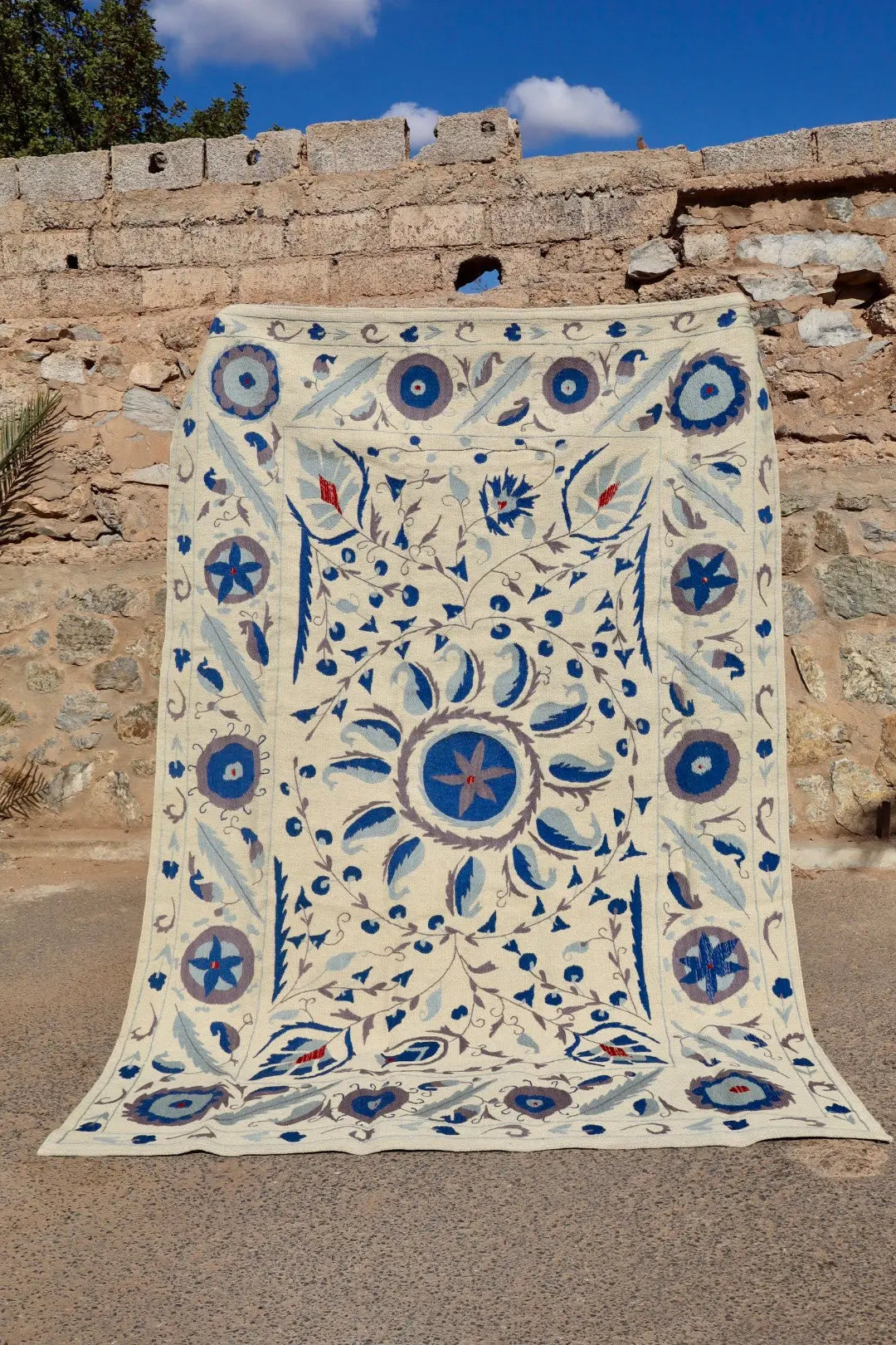 Tapis Kilim Suzani Blanc Bleu – 240x 170 cm Néda