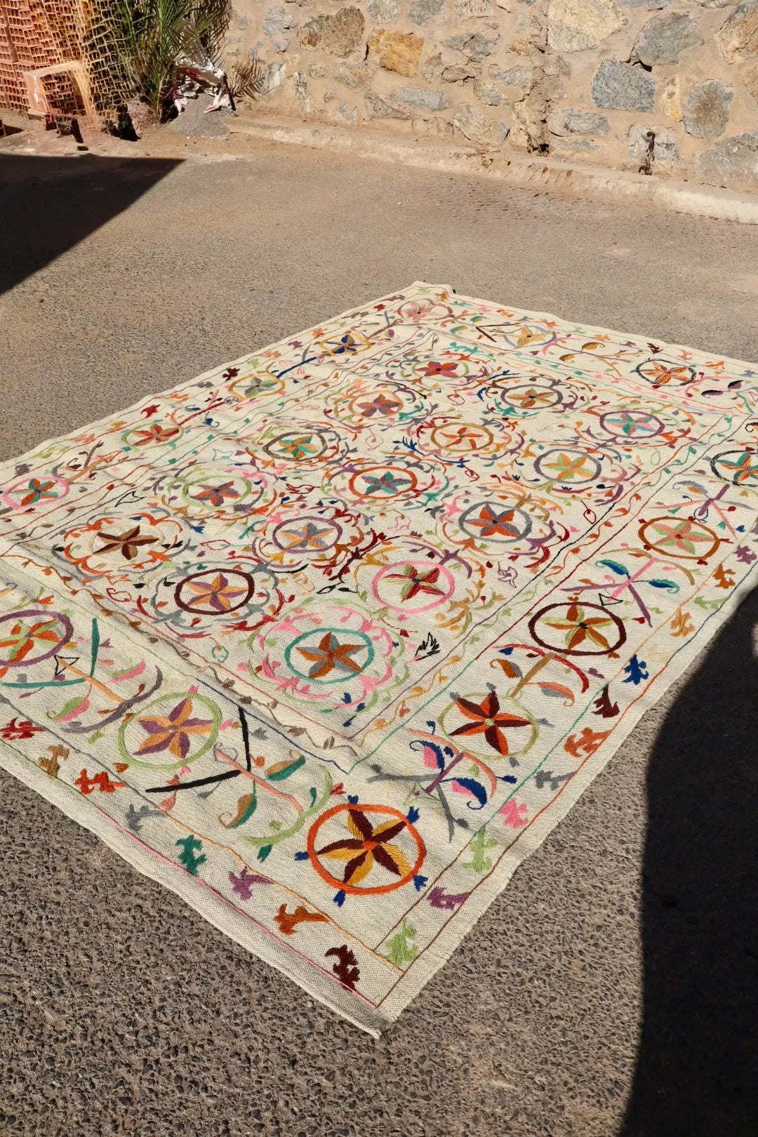 Tapis Kilim Suzani Motifs Brodés Multicolores – 240x 170 cm Néda