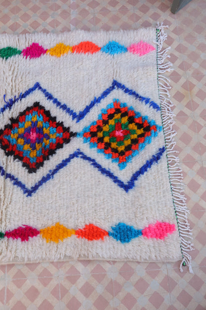 Tapis Berbère Azilal Blanc Motifs Losanges Colorés et Fluo- 152 x 102 cm Néda