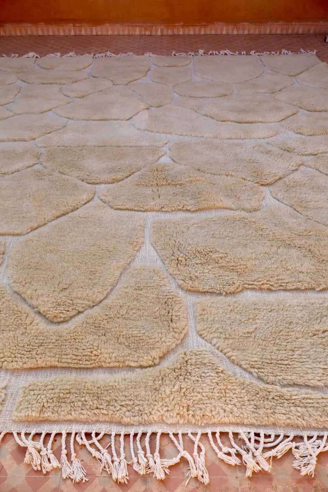 Tapis Berbère Béni Ouarain Blanc Moderne à Reliefs Qualité Supérieure- 310 x 256 cm Néda