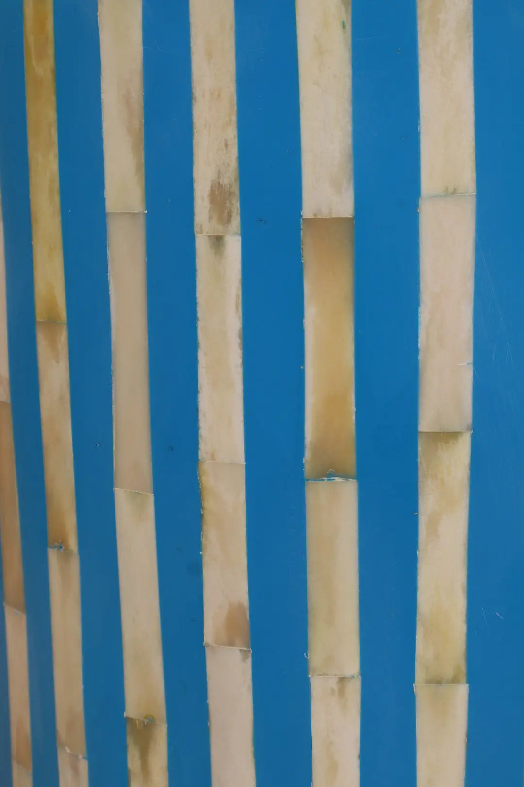 Table d’Appoint Tabouret en Os et Résine Bleu - « LADO » Néda
