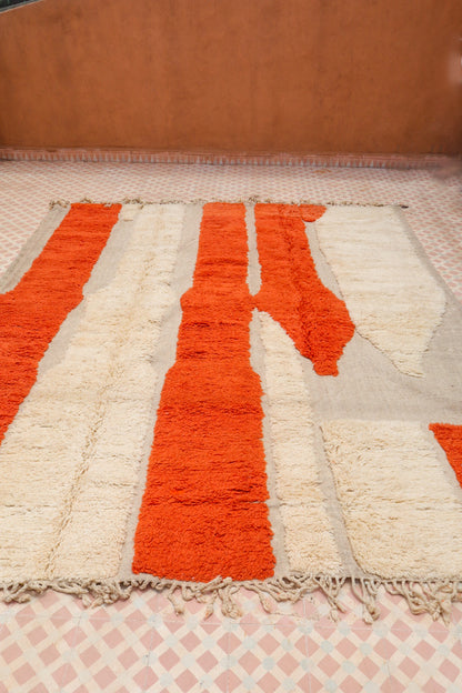 Tapis Berbère Béni Ouarain Moderne Coloré Orange et Blanc À Reliefs - 300 x 250 cm