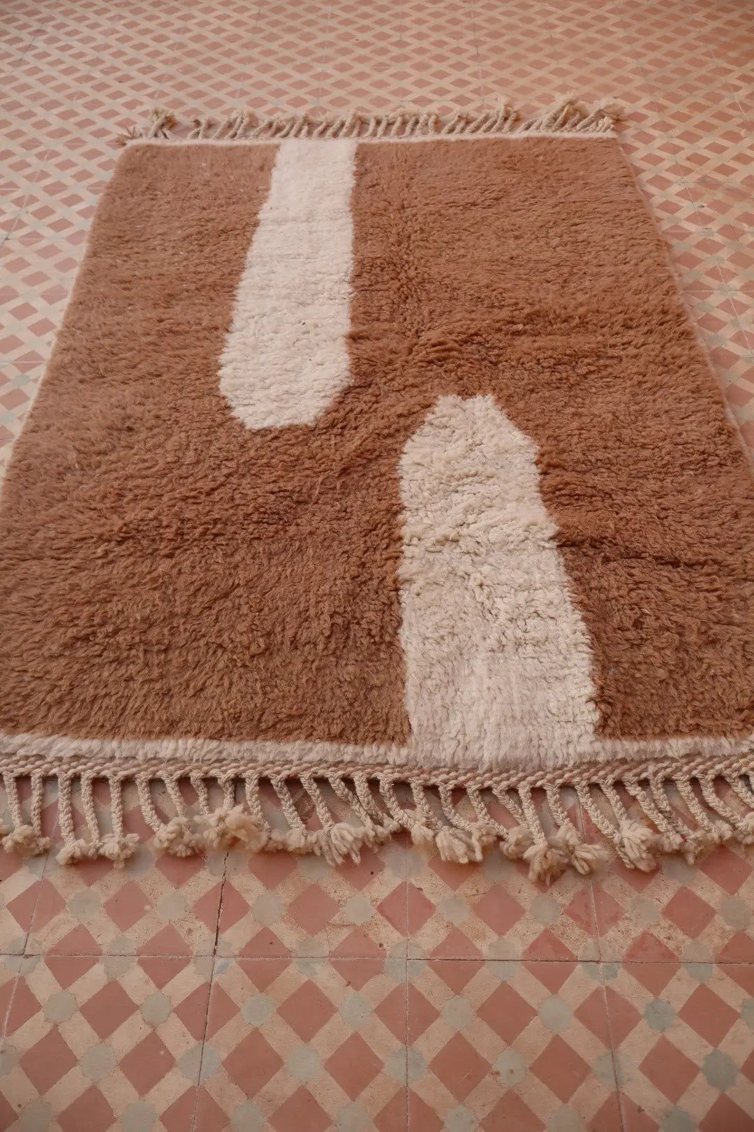 Tapis Berbère Béni Ouarain Moderne Beige Foncé Blanc - 160 x 110 cm Néda