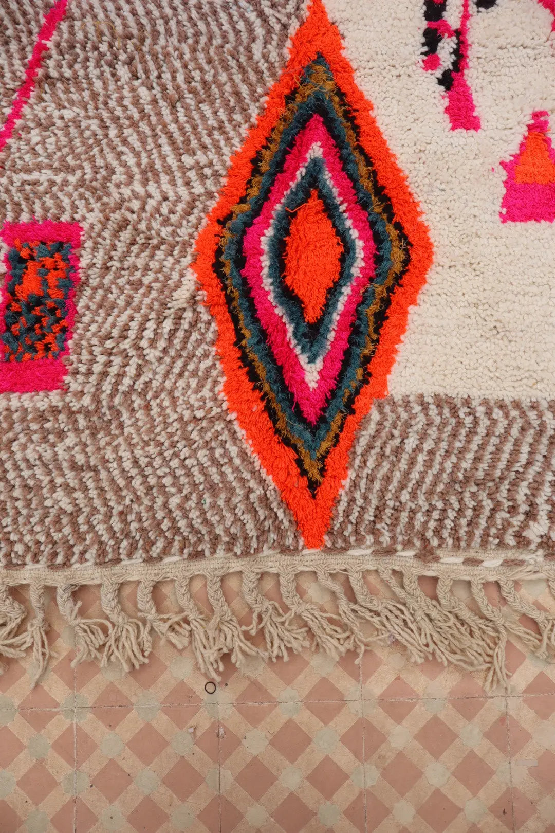 Tapis Berbère Coloré Azilal Motifs Blanc Motfis Multicolore-  247 x 160 cm Néda