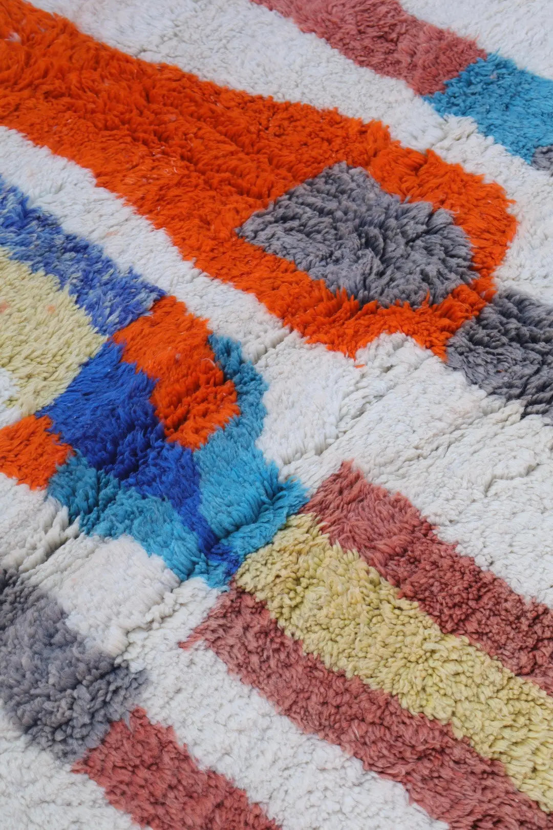 Tapis Berbère Azilal Écru Lignes Colorées- 249 x 157  cm Néda