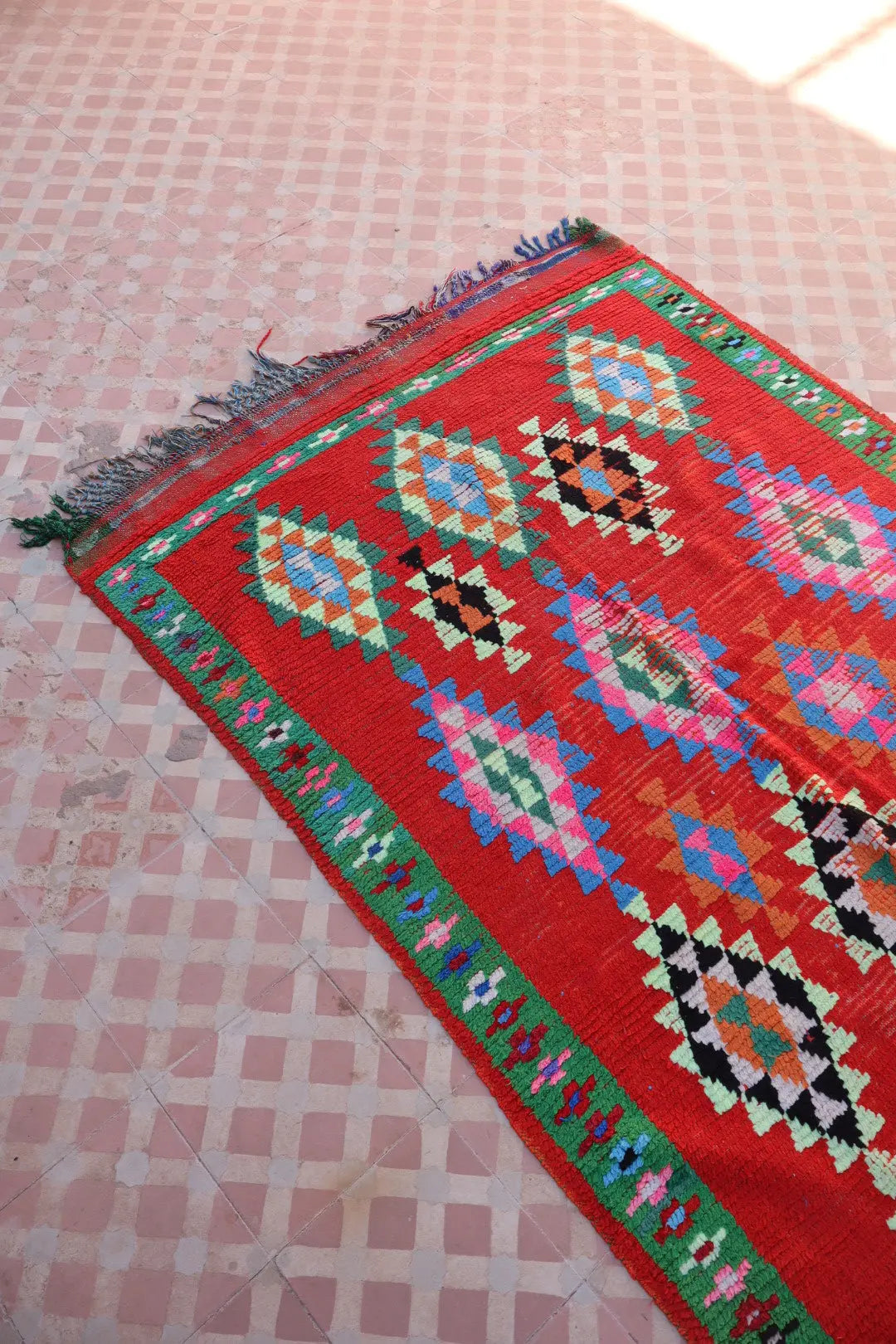 Tapis Berbère Azilal Vintage Coloré Rouge - 238 x 107 cm Néda