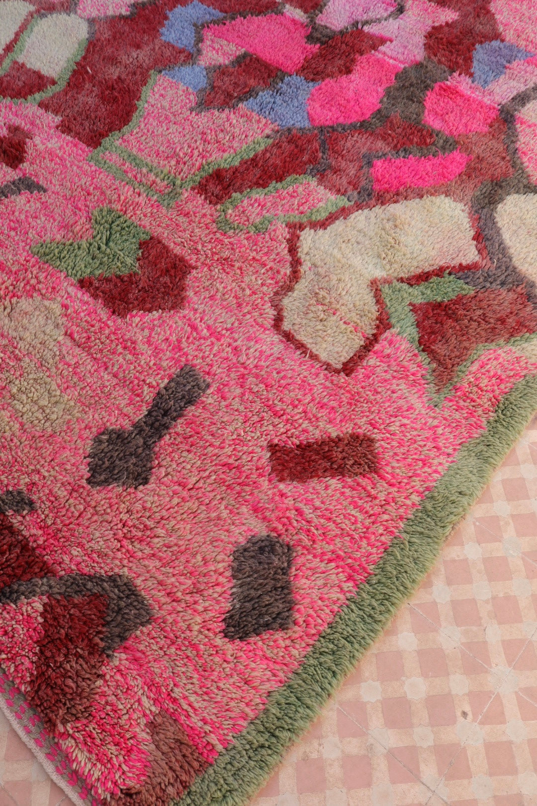 Tapis Berbère Boujad Rose Motifs Colorés - 292 x 205 cm Néda