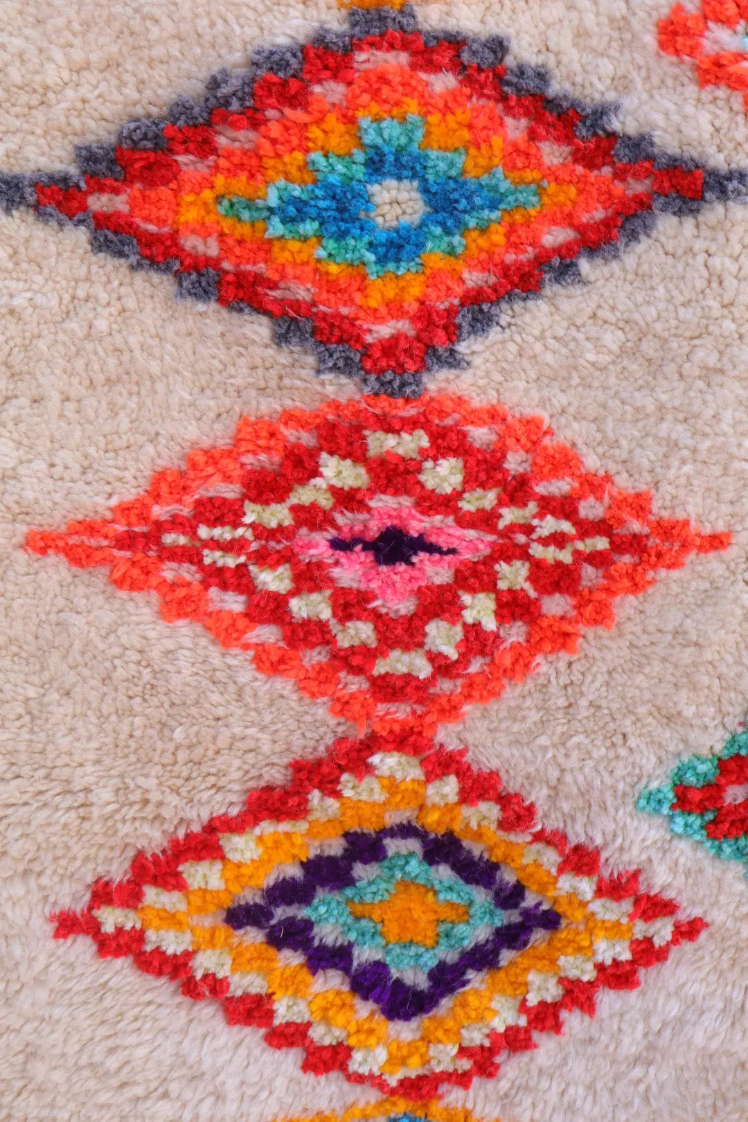 Tapis Berbère Azilal Colorés Motifs Multicolores et Fluo- 262 x 191 cm Néda