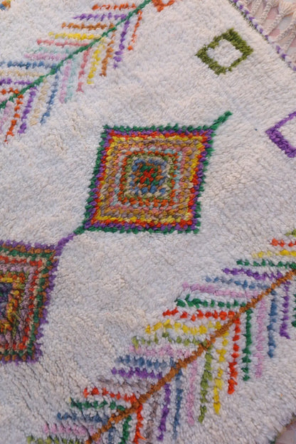 Tapis Berbère Azilal Blanc à Motifs Colorés Trame Multicolore- 170 x 118 cm Néda