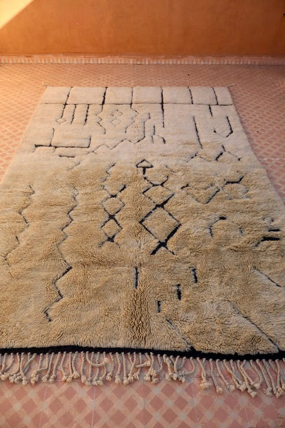 Tapis Berbère Mrirt Foncé Motifs Abstraits Reliefs Noirs - 311 x 200 cm Néda