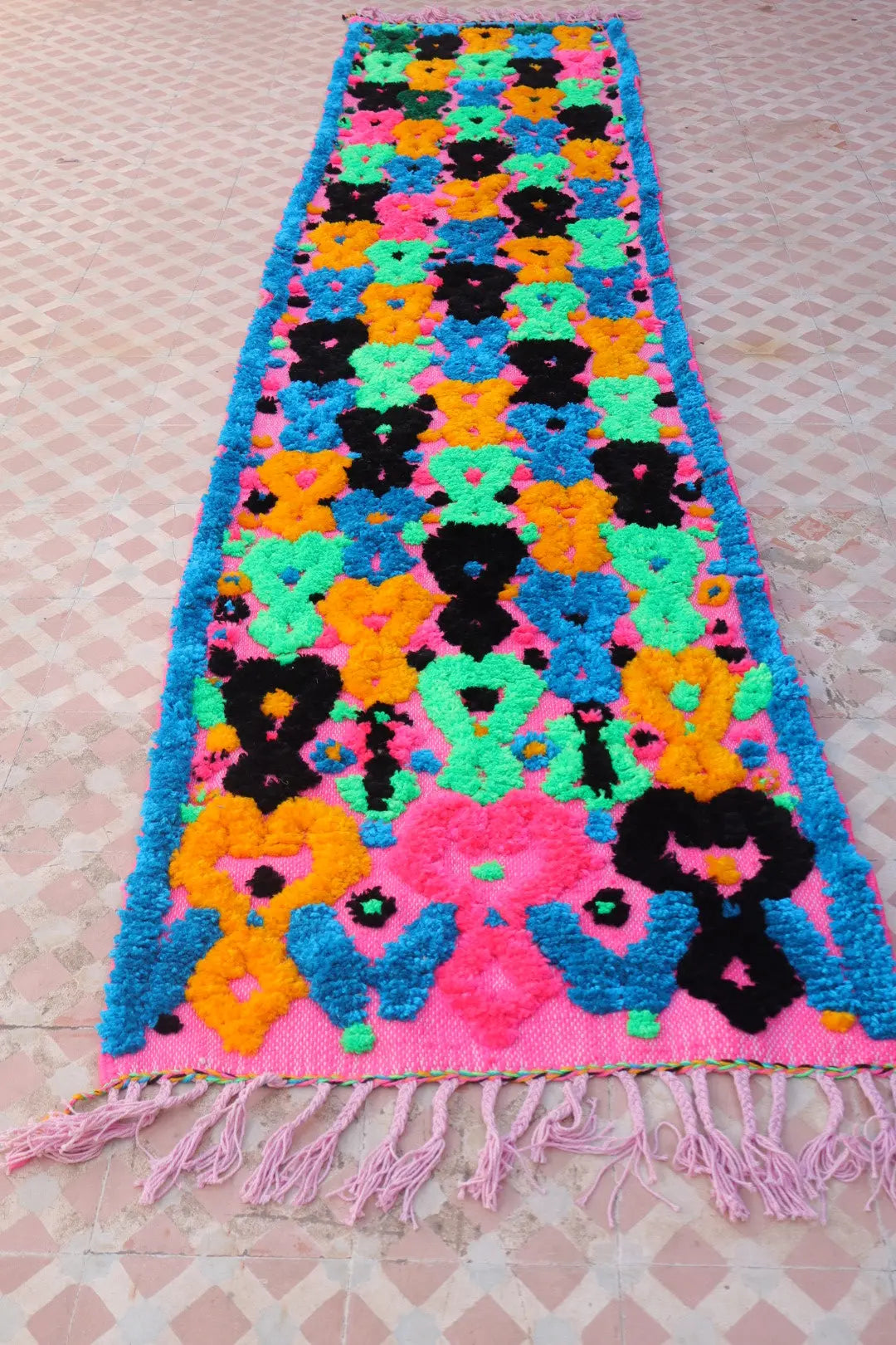 Tapis Berbère Couloir Azilal Rose à Motifs Reliefs Multicolores -293  x 70 cm Néda