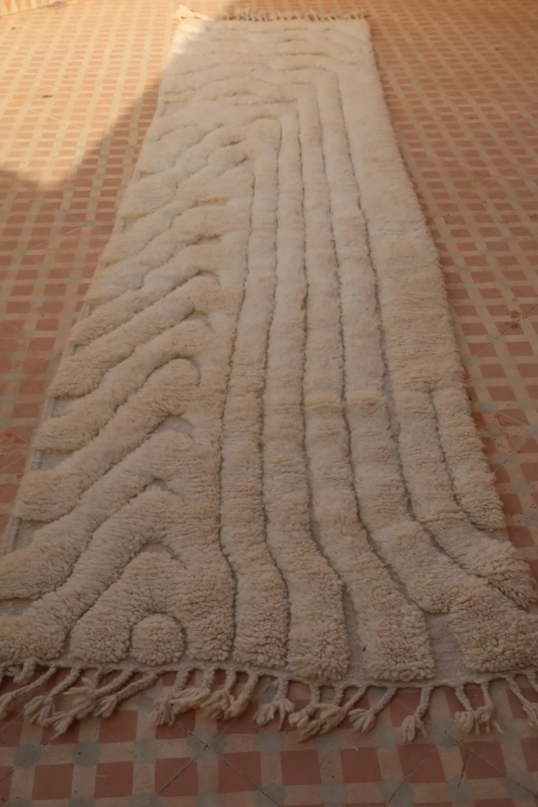 Tapis Berbère de Couloir Béni Ouarain Blanc Moderne à Reliefs Qualité Supérieure- 315 x 76 cm Néda