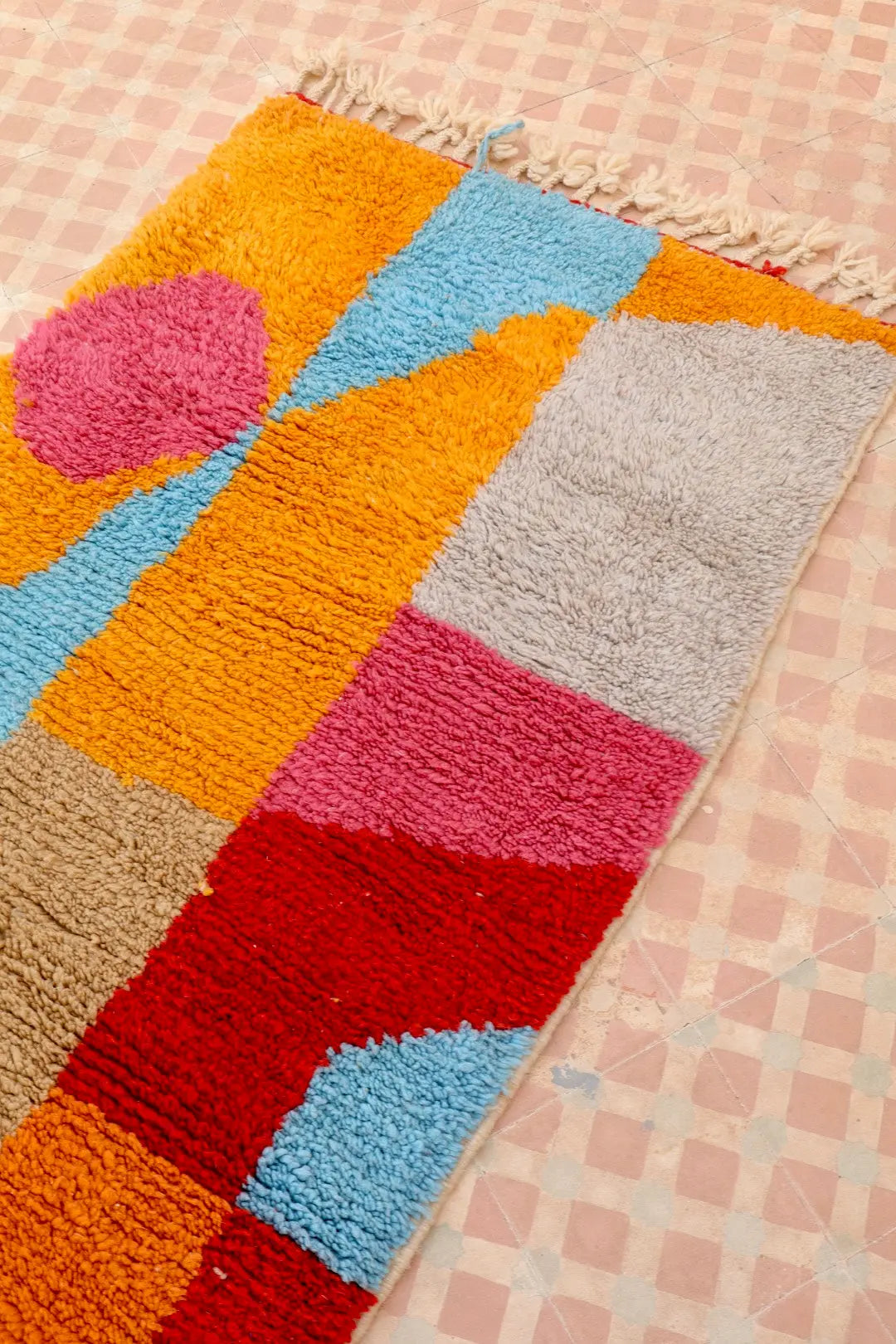 Tapis Berbère Azilal Coloré Moderne de Qualité Supérieure - 327 x 80 cm Néda