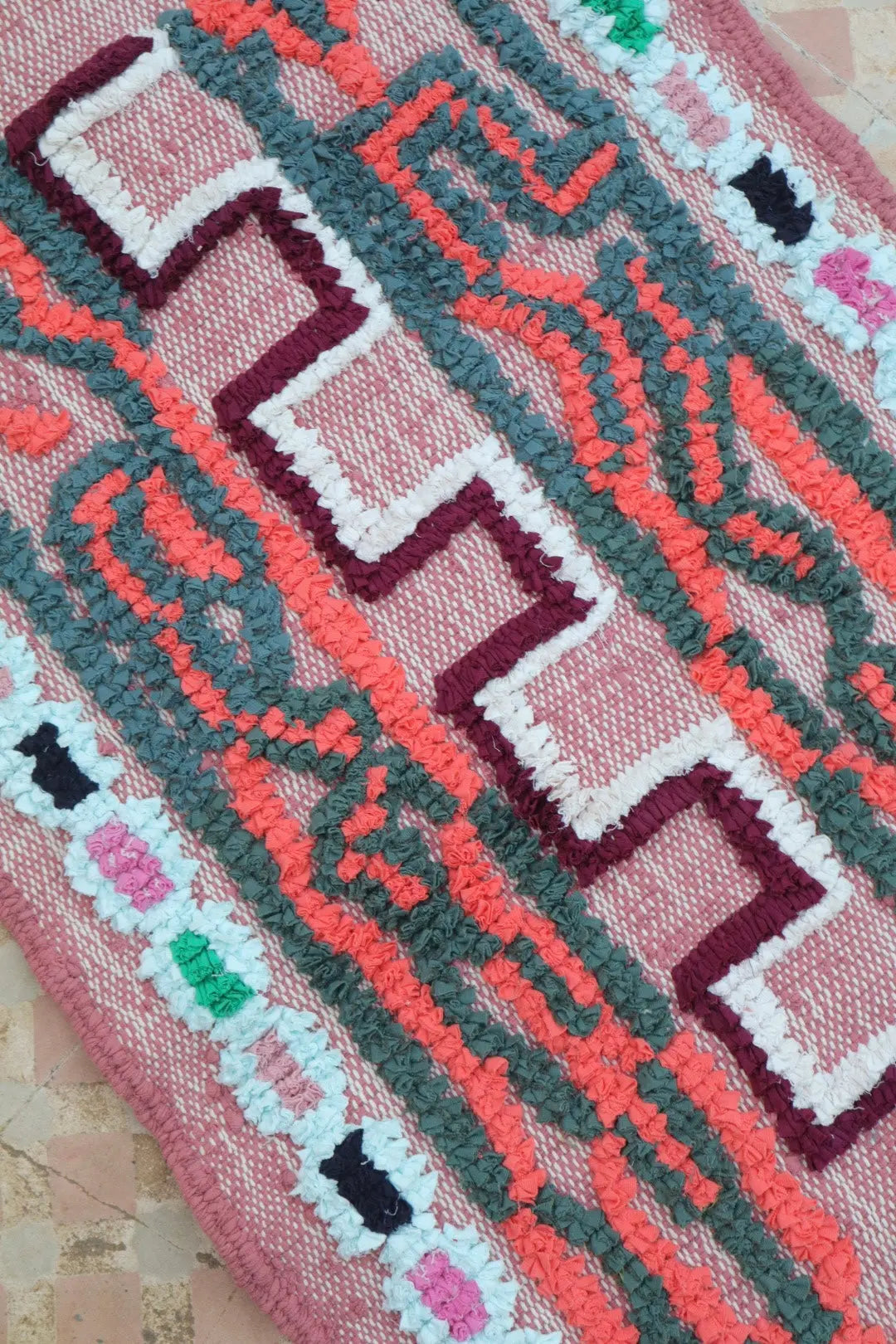 Tapis Berbère Boucherouite Coloré – Coton recyclé et lavable - 64 x 107 cm Néda