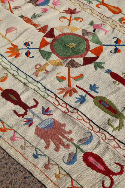 Tapis Kilim Suzani Blanc Multicolore – 180 x 120 cm Néda