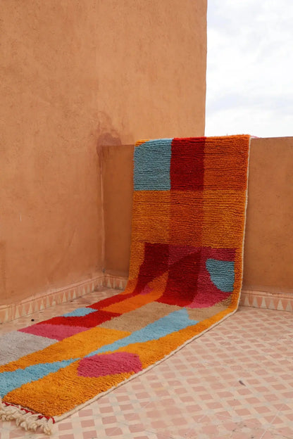Tapis Berbère Azilal Coloré Moderne de Qualité Supérieure - 327 x 80 cm Néda
