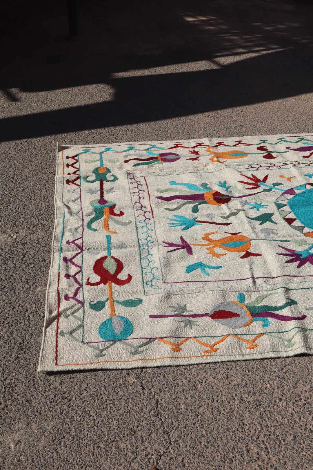 Tapis Kilim Suzani Blanc Bleu Multicolore – 240x 170 cm Néda