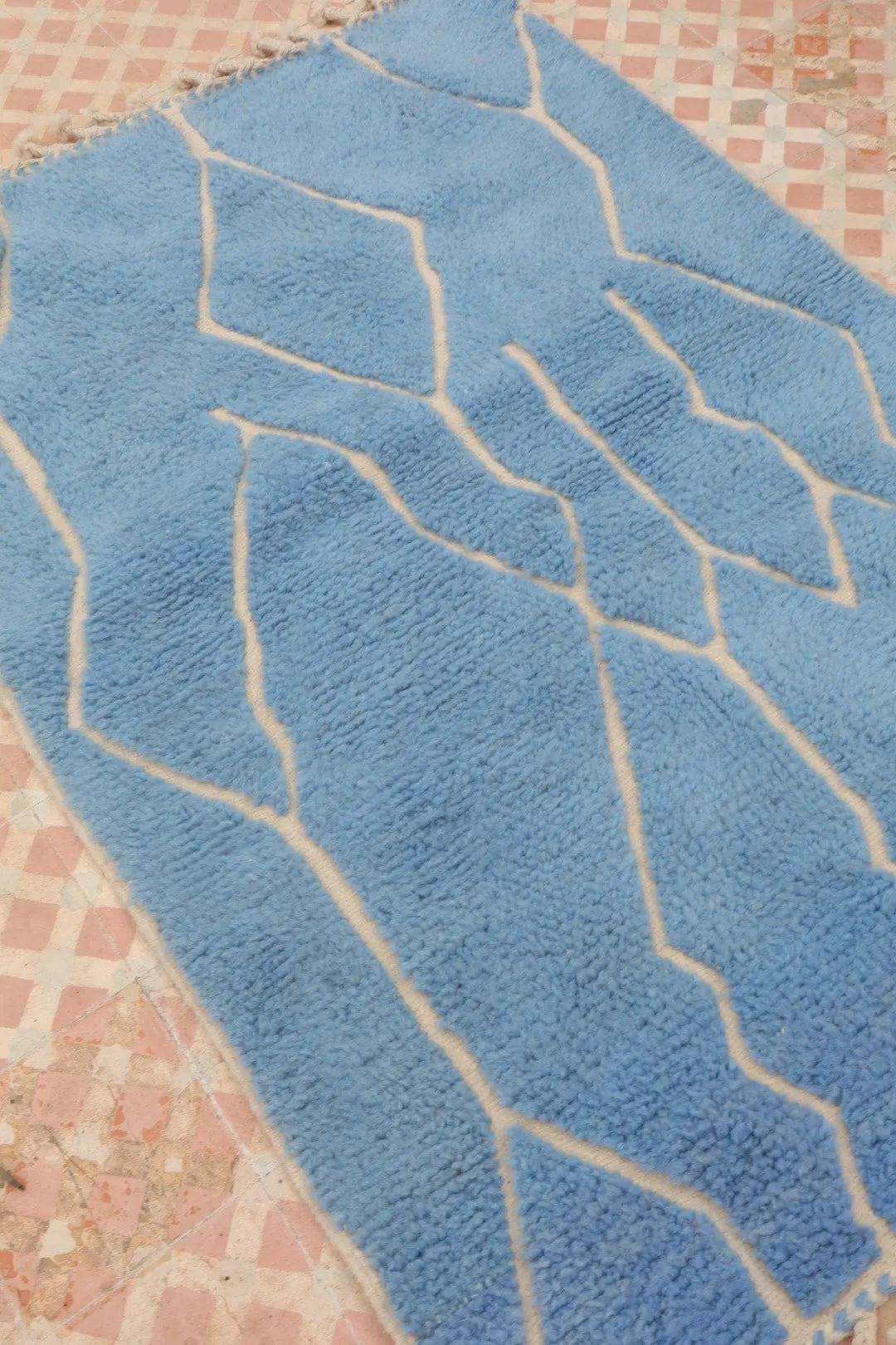 Tapis Berbère Béni Ouarain Bleu Glacier Motifs Reliefs - 152 x 100 cm Néda