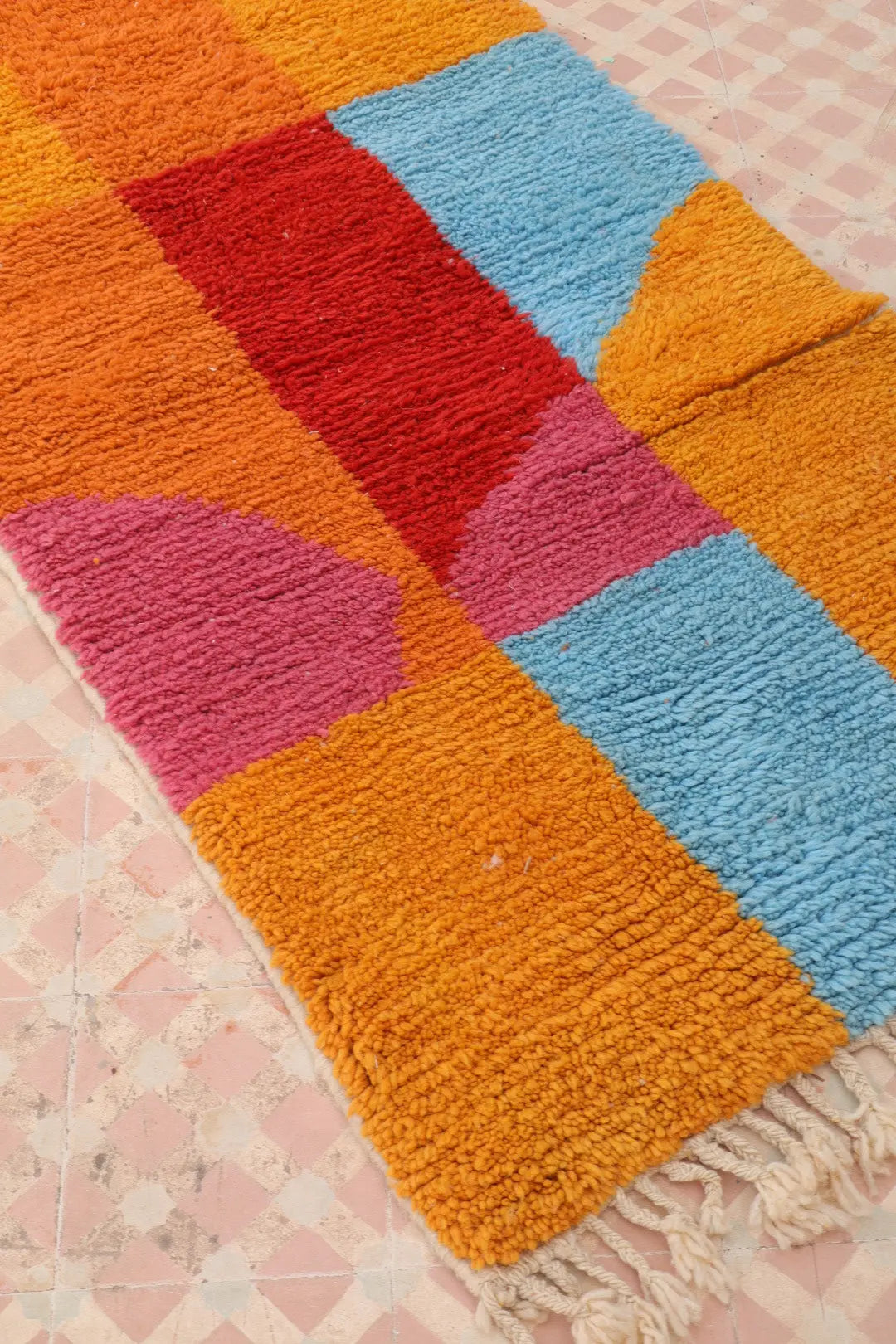 Tapis Berbère Azilal Coloré Moderne de Qualité Supérieure - 327 x 80 cm Néda