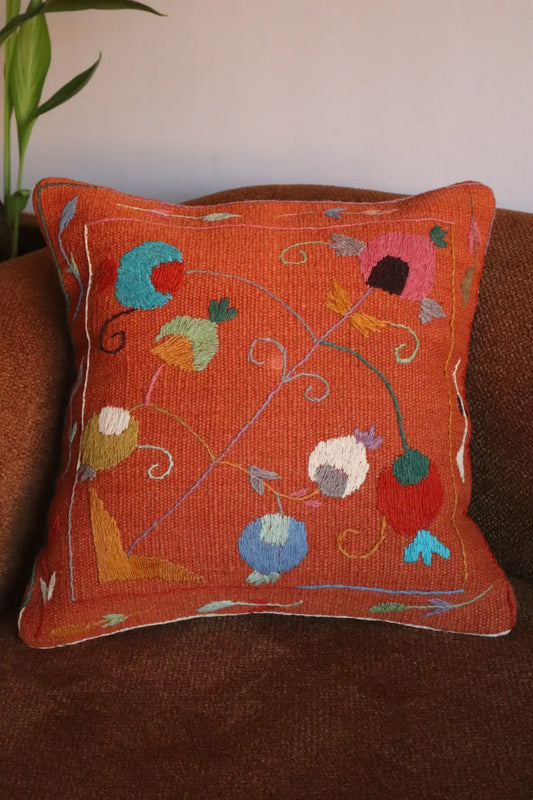 Coussin suzani orange motifs multicolore en laine fait-main, coussin suzani artisanal fait mai unique à motifs brodé, coussin brodé 