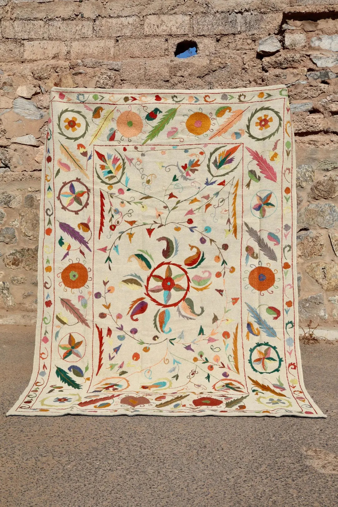 Tapis Kilim Suzani Blanc Multicolore – 238 x 159 cm Néda
