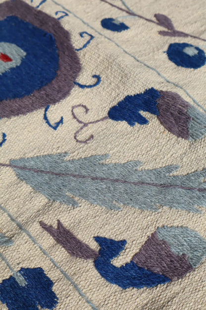 Tapis Kilim Suzani Blanc Bleu – 240x 170 cm Néda