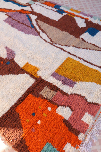 Tapis Berbère Azilal Contemporain Blanc à Motifs Marron et Multicolore - 292 x 170 cm