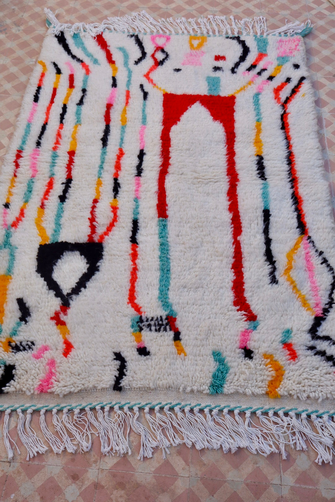 Tapis Berbère Azilal Blanc Motifs Losanges Colorés et Fluo- 149  x 104 cm Néda