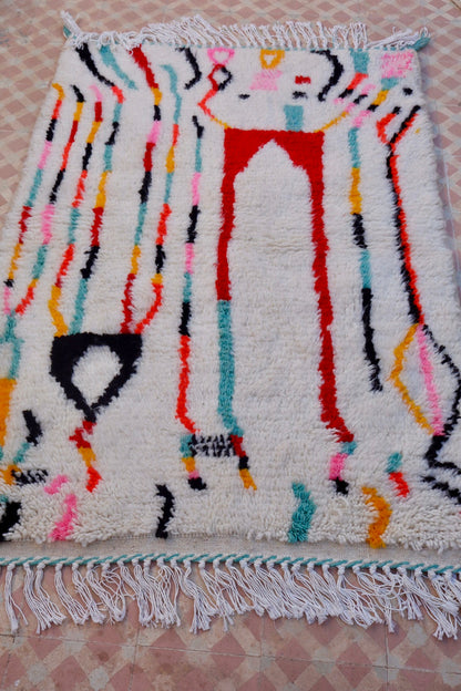Tapis Berbère Azilal Blanc Motifs Losanges Colorés et Fluo- 149  x 104 cm Néda