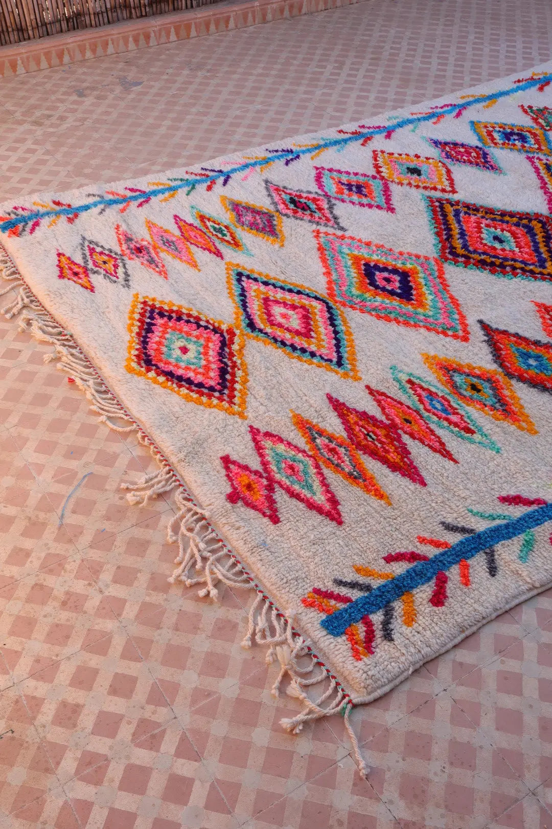 Tapis Berbère Azilal Colorés Motifs Multicolores et Fluo- 262 x 191 cm Néda