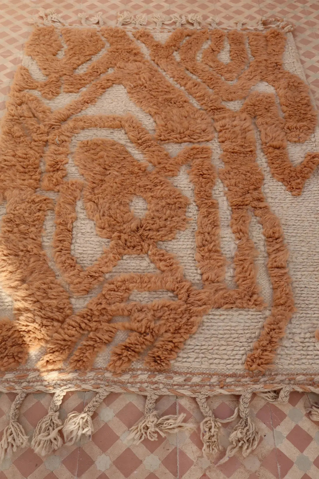 Tapis Berbère Beige à Reliefs Abstrait Béni Ouarain- 162 x 110 cm Néda