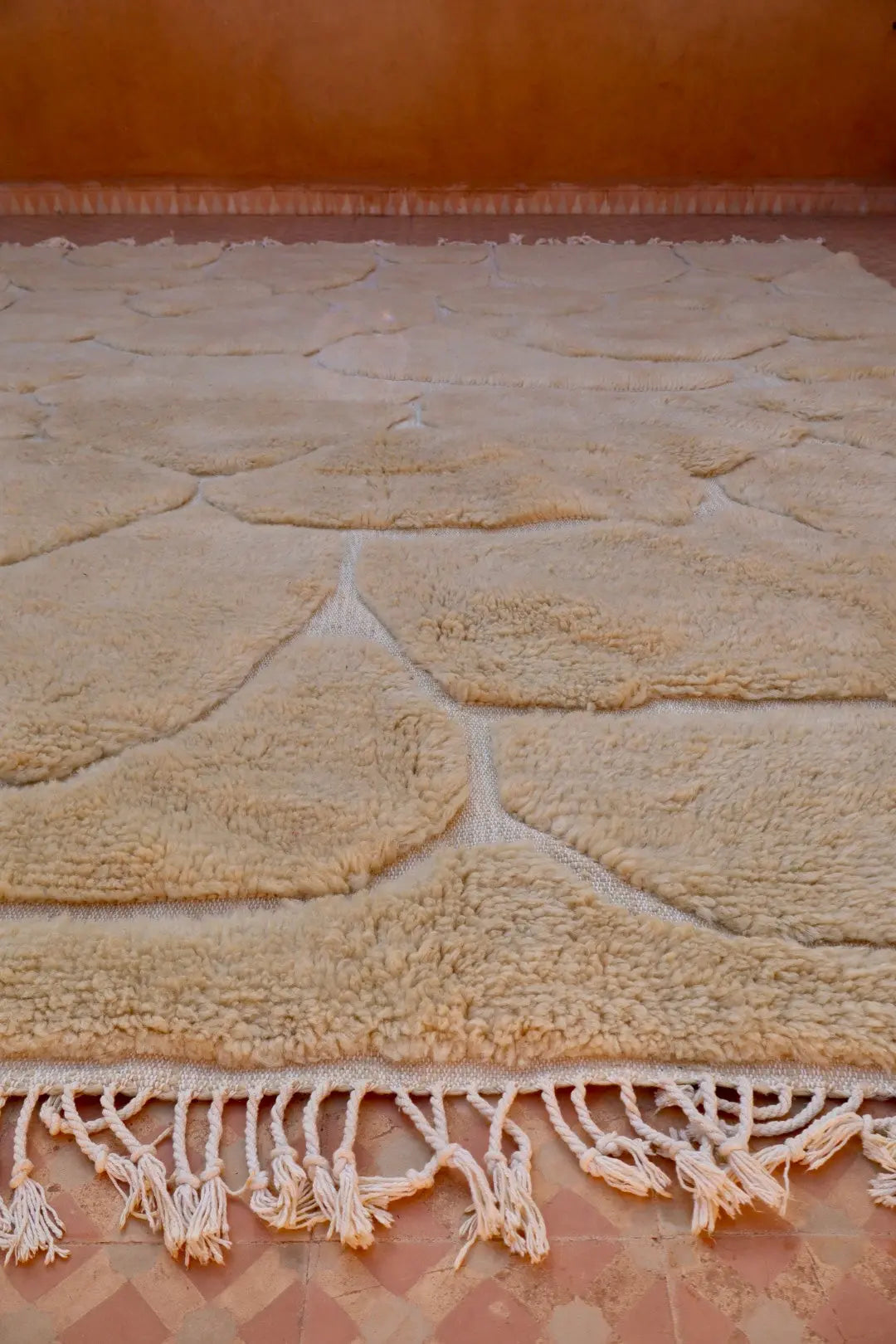 Tapis Berbère Béni Ouarain Blanc Moderne à Reliefs Qualité Supérieure- 310 x 256 cm Néda