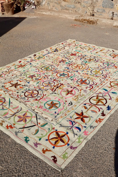 Tapis Kilim Suzani Motifs Brodés Multicolores – 240x 170 cm Néda