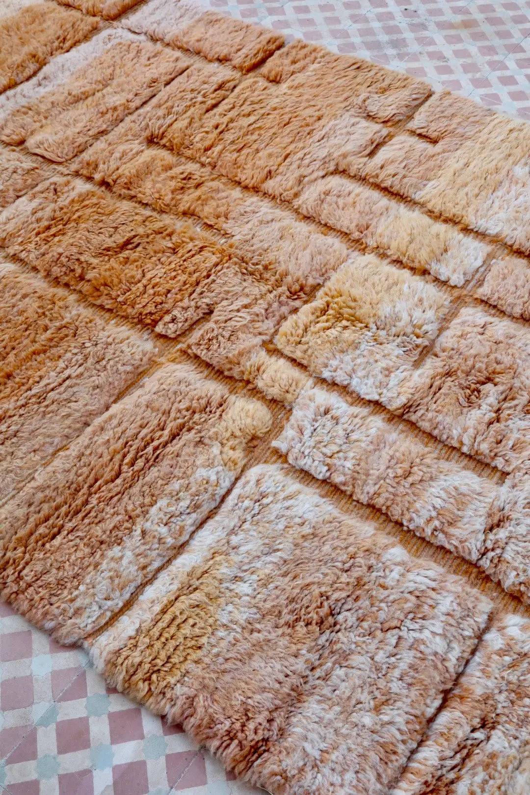 Tapis Berbère Orange Pêche Béni Ouarain Qualité Supérieure - 249 x 156 Néda