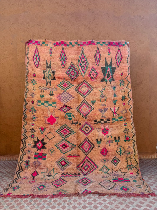 Tapis berbère marocain boujad vintage beige rose  à motifs rose lilas et turquoise , tapis berbère antique rare rose avec jolie patine boheme 