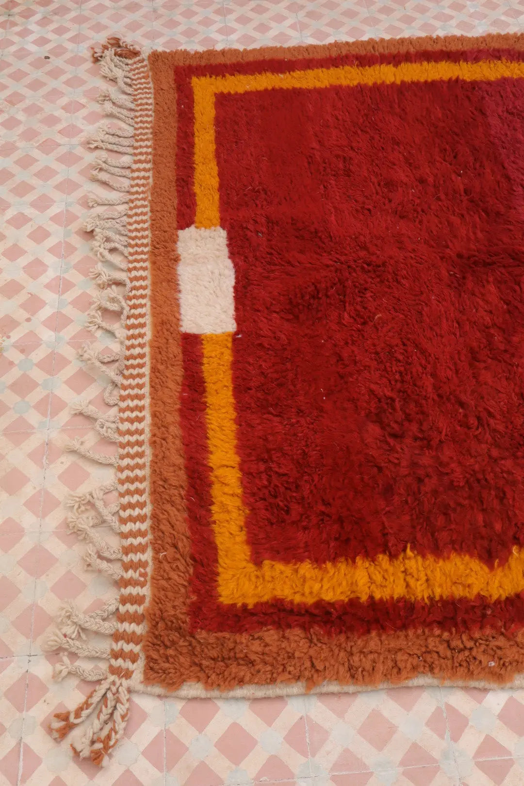 Tapis Berbère Béni Ouarain Minimaliste Coloré Bordeaux Jaune Moutarde Marron Blanc - 259 x 165 cm Néda