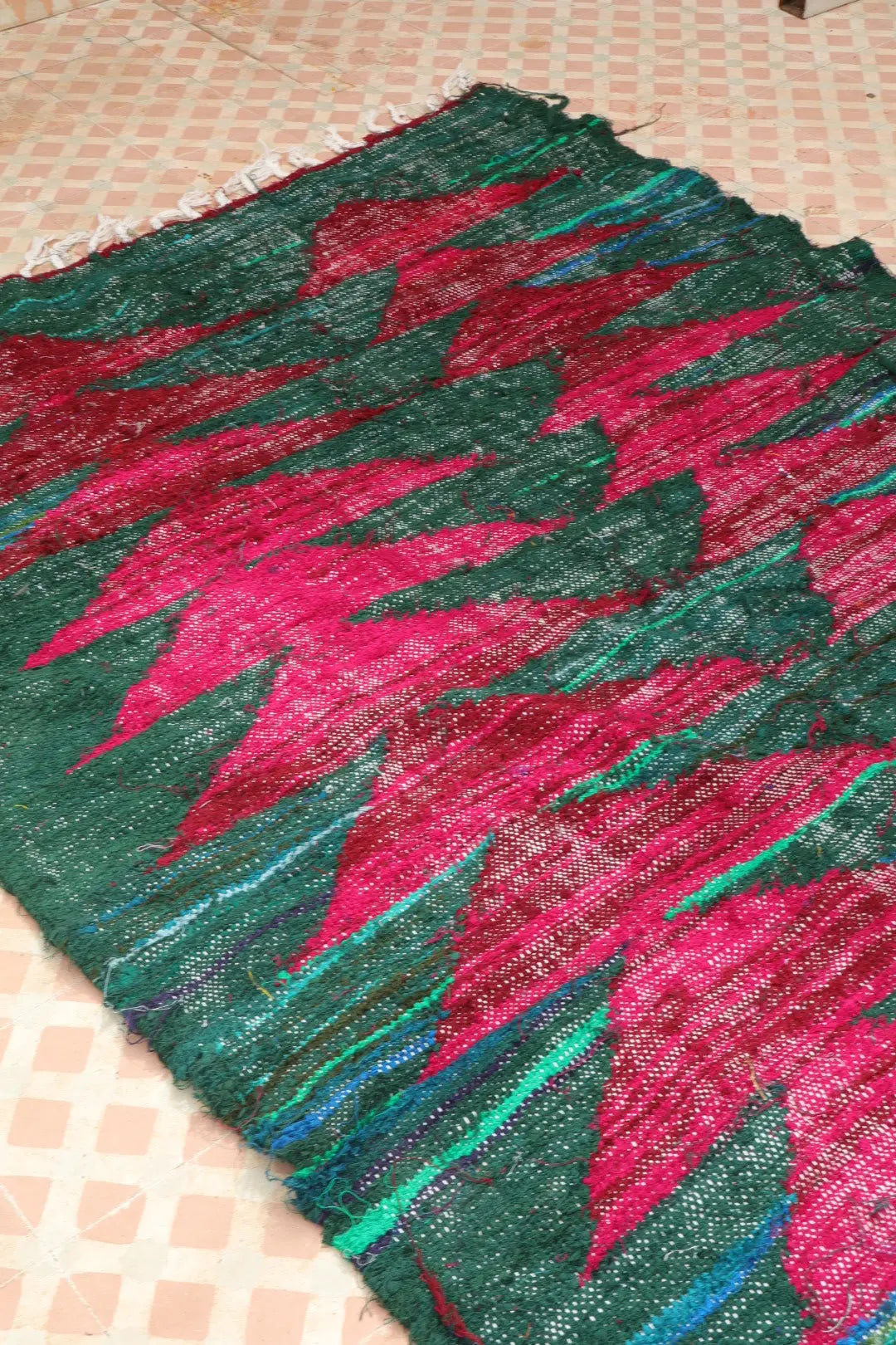 Tapis Berbère Coloré Kilim Boucherouite Vert Sapin et Bordeaux  - 248 x 145 cm Néda