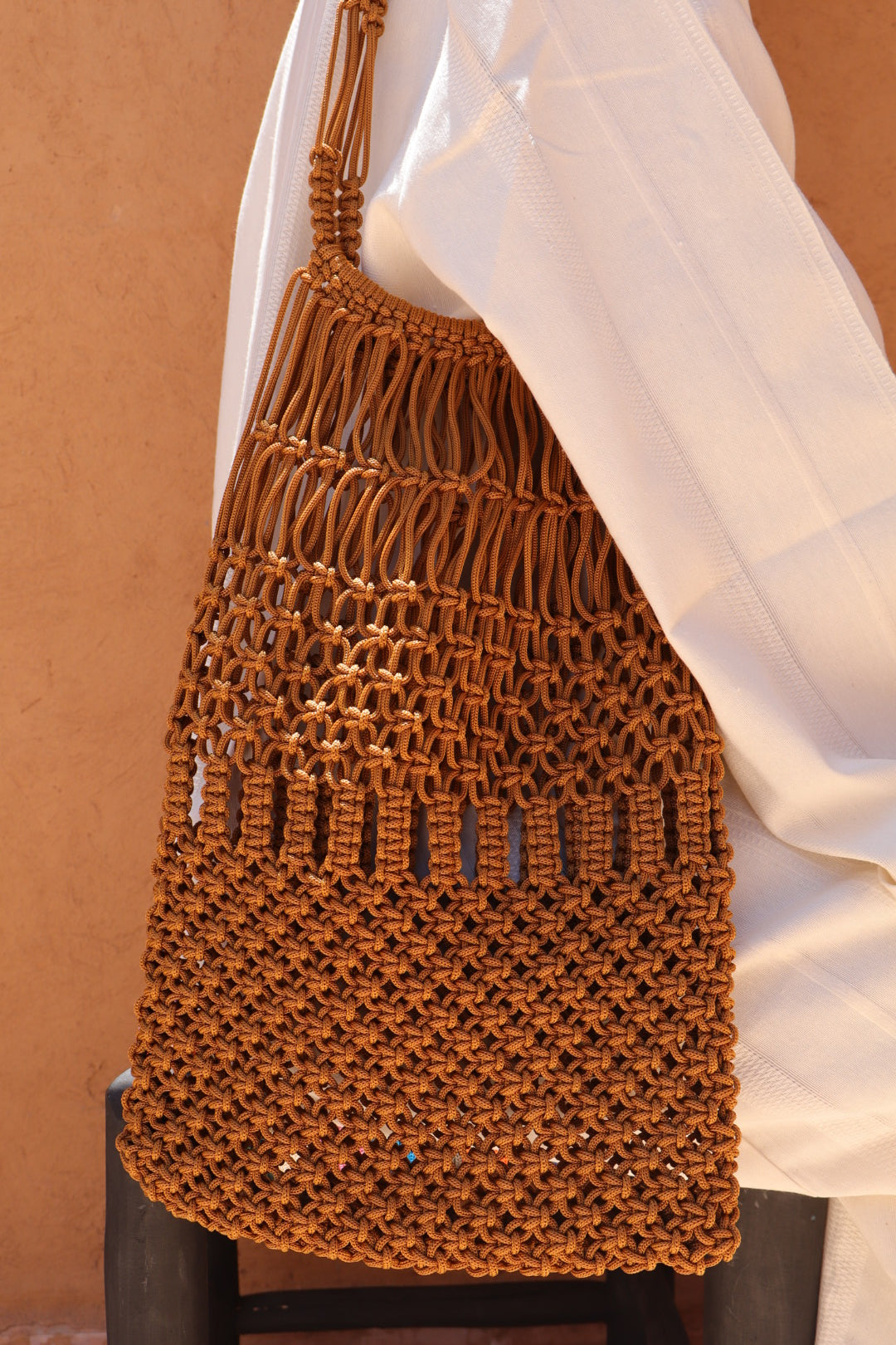 <img src="{{ 'sac-crochet-nylon-macrame-marron.jpg' | asset_url }}" alt="Sac en crochet et nylon marron fait main, porté à l'épaule, style macramé, idéal pour un look tendance et artisanal, disponible en plusieurs coloris" title="Sac en crochet et nylon marron fait main - Macramé">