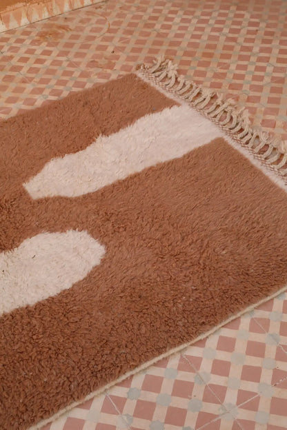 Tapis Berbère Béni Ouarain Moderne Beige Foncé Blanc - 160 x 110 cm Néda