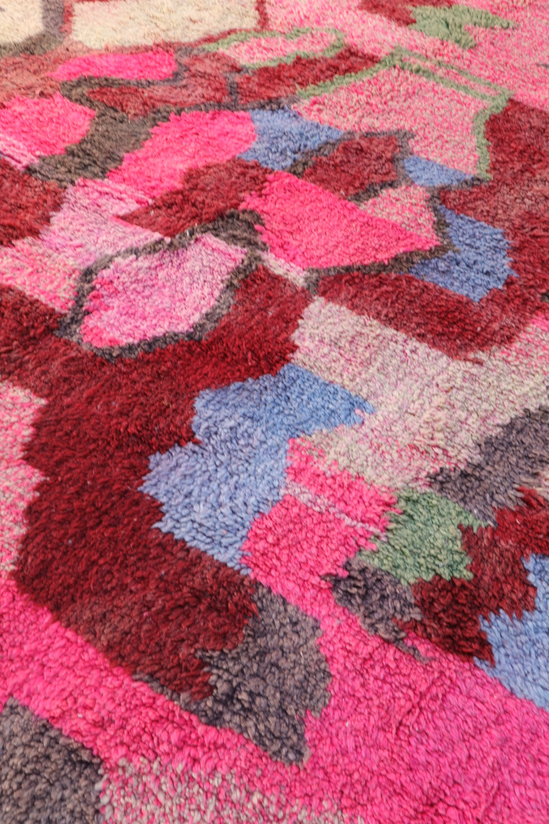 Tapis Berbère Boujad Rose Motifs Colorés - 292 x 205 cm Néda