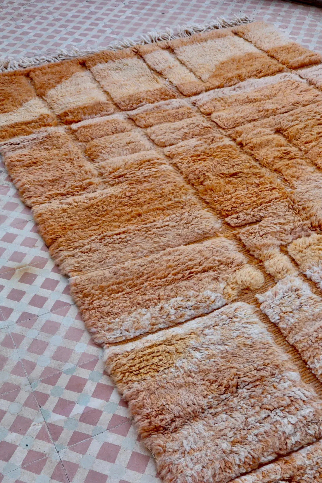 Tapis Berbère Orange Pêche Béni Ouarain Qualité Supérieure - 249 x 156 Néda