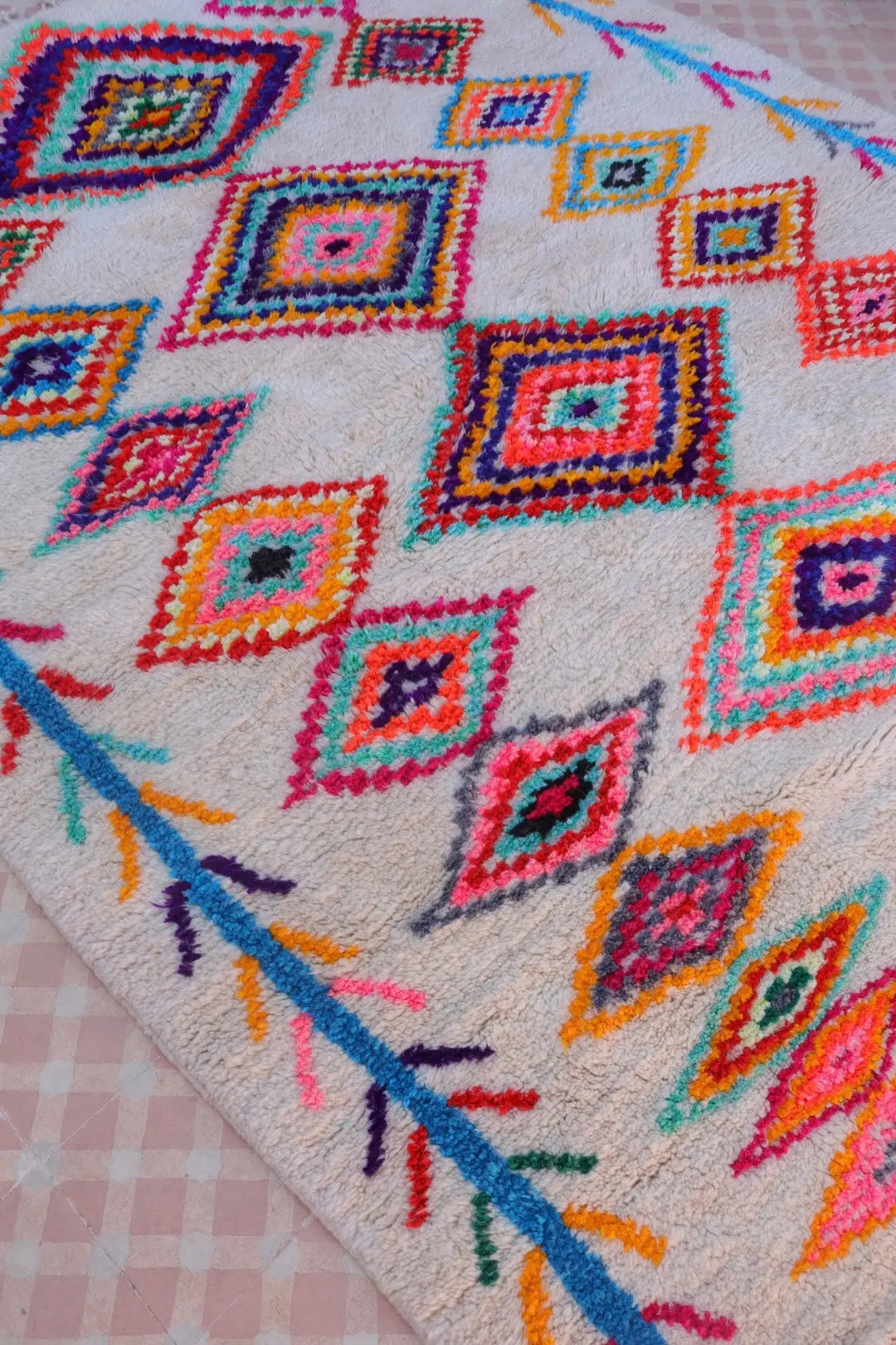 Tapis Berbère Azilal Colorés Motifs Multicolores et Fluo- 262 x 191 cm Néda