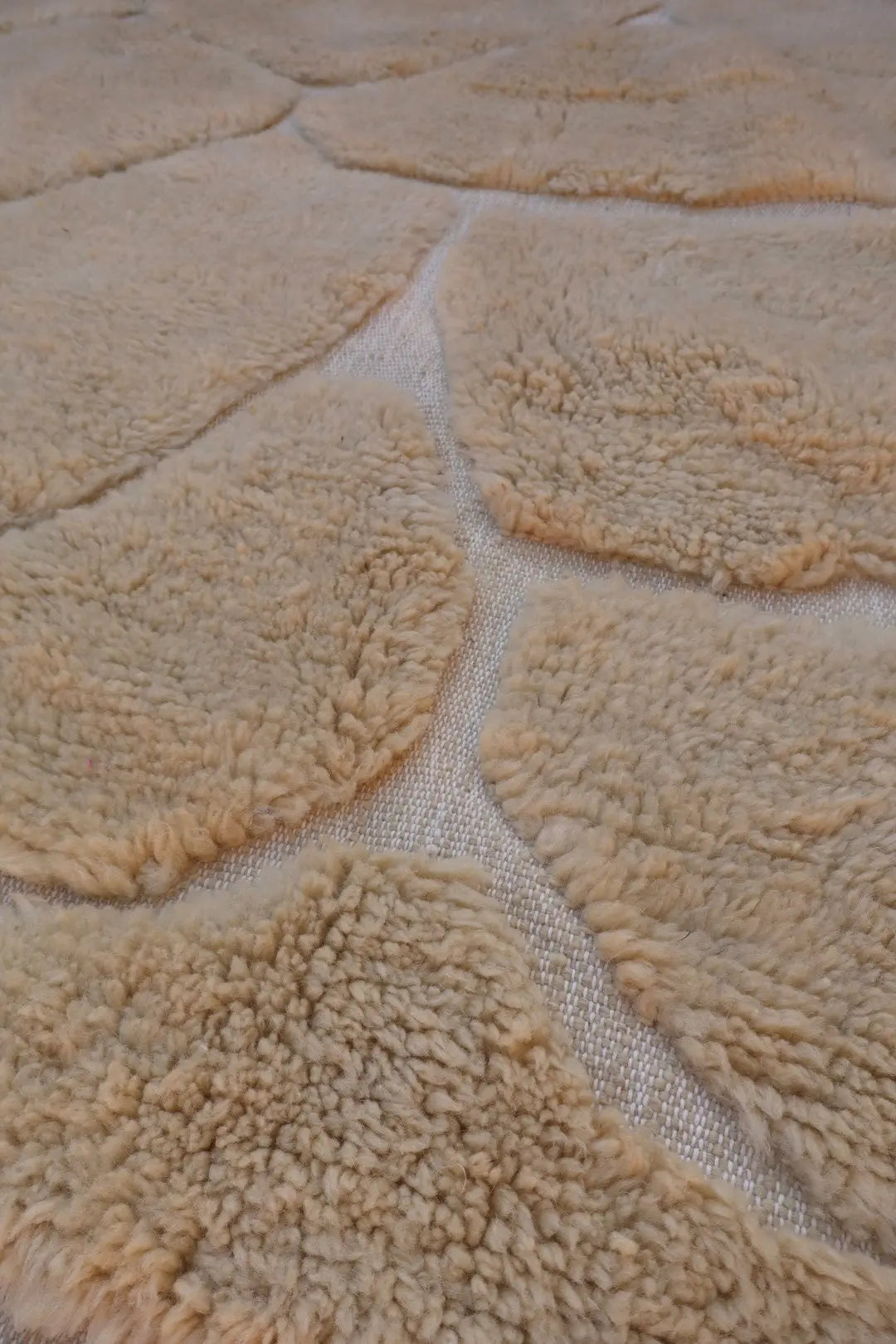 Tapis Berbère Béni Ouarain Blanc Moderne à Reliefs Qualité Supérieure- 310 x 256 cm Néda