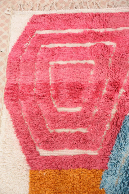 Tapis Berbère Blanc à Motifs Colorés Contemporain à Reliefs Béni Ouarain - 292 x 194 cm Néda