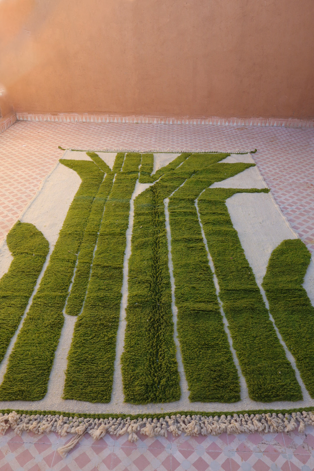 Beni Ouarain Alfombra Bereber Moderna Verde y Crema "Árbol" - 300 x 192 cm y