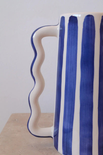 Vase abstrait en céramique à rayures Bleu Majorelle et blanches Néda
