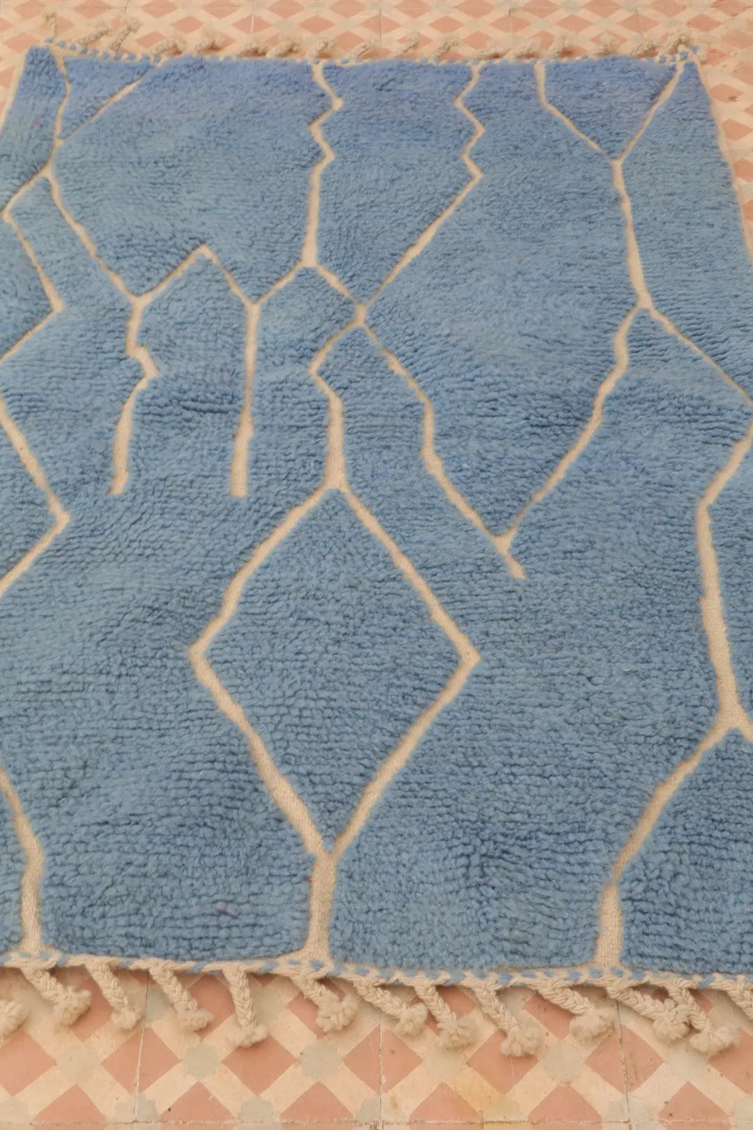 Tapis Berbère Béni Ouarain Bleu Glacier Motifs Reliefs - 152 x 100 cm Néda