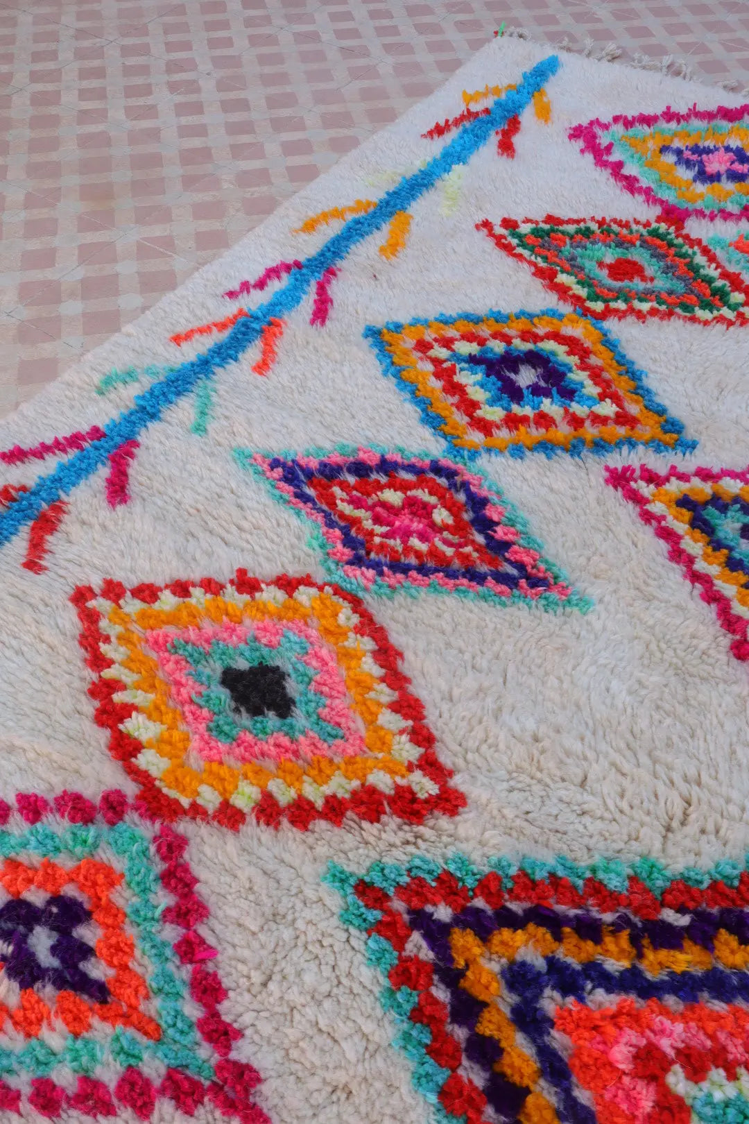 Tapis Berbère Azilal Colorés Motifs Multicolores et Fluo- 262 x 191 cm Néda