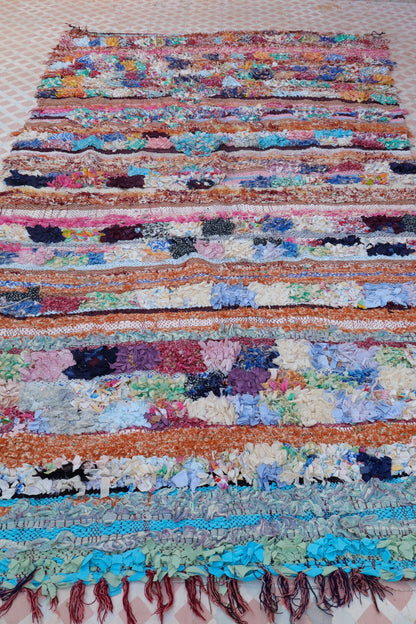 Grand Tapis berbère marocain Boucherouite rose et multicolore bohème chic 